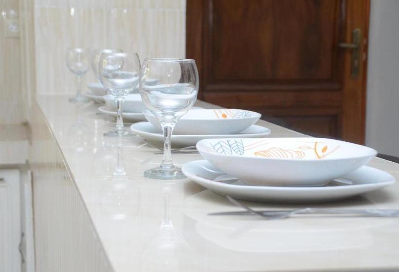 استودیو استاندارد با تخت کینگ, La Perle