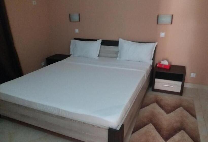 استودیو استاندارد با تخت کینگ, La Perle