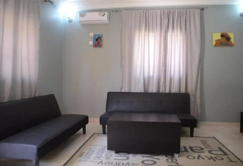 استودیو استاندارد با تخت کینگ, La Perle