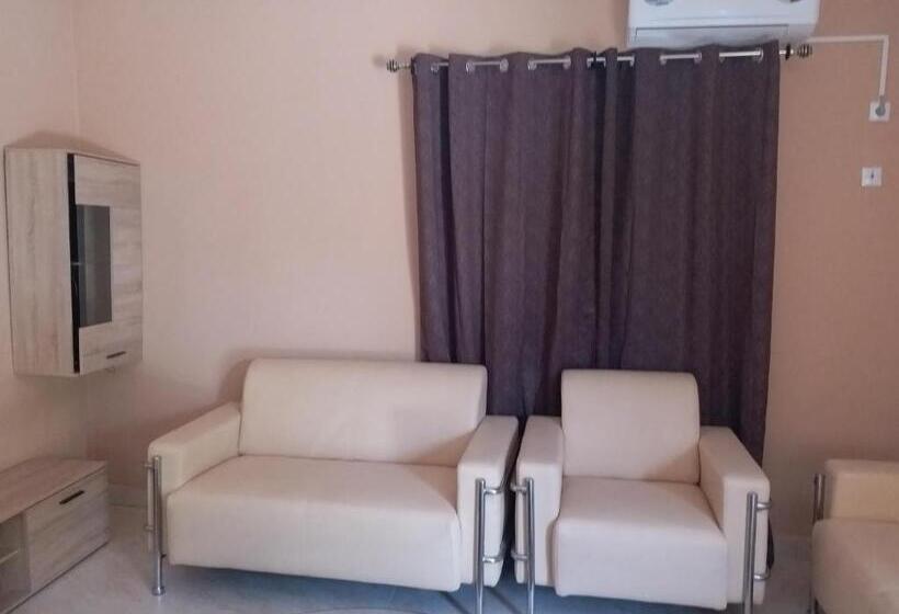 استودیو استاندارد با تخت کینگ, La Perle