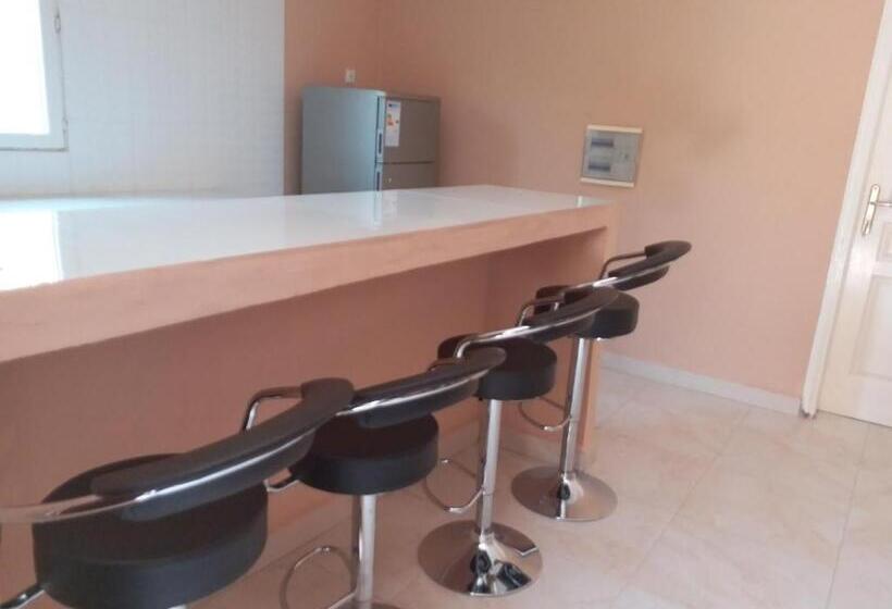 استودیو استاندارد با تخت کینگ, La Perle