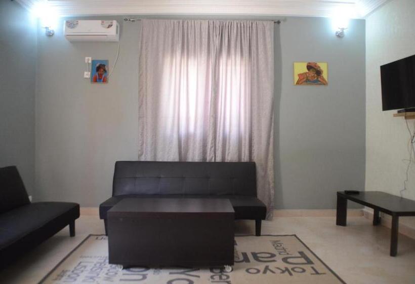 استودیو استاندارد با تخت کینگ, La Perle