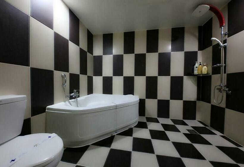 Номер Deluxe, Cheonan K