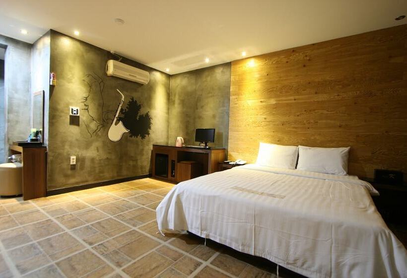 Номер Deluxe, Cheonan K