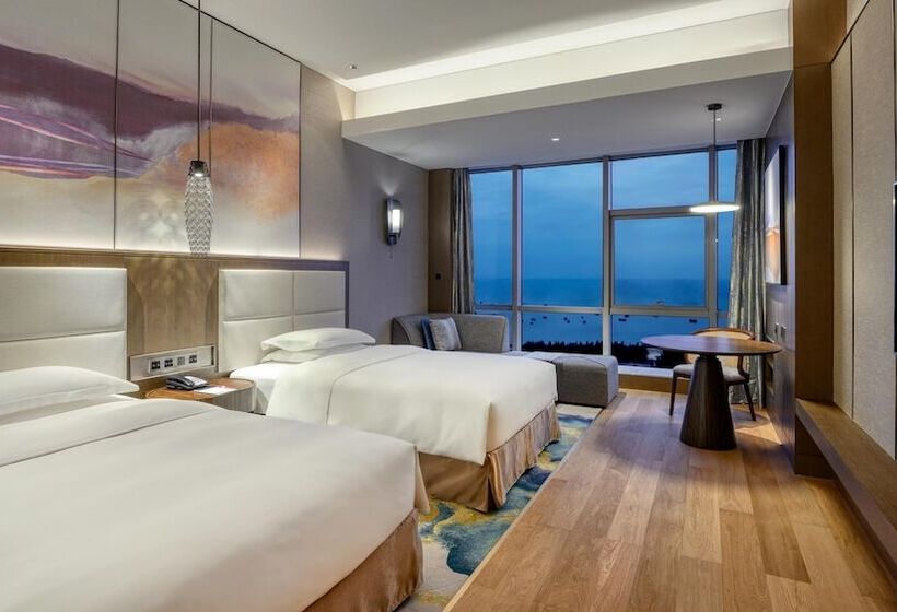 带2个双人床的标准工作室, Crowne Plaza Beihai Silver Beach, An Ihg