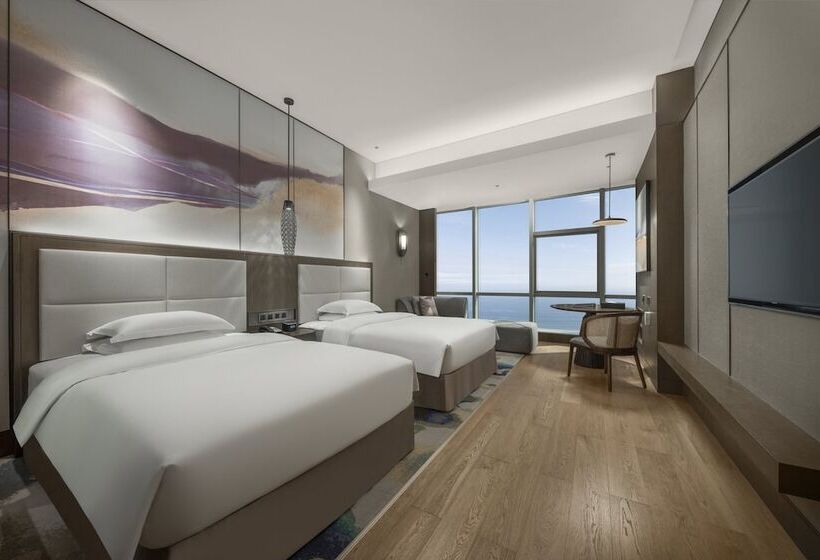 带2个双人床的标准工作室, Crowne Plaza Beihai Silver Beach, An Ihg