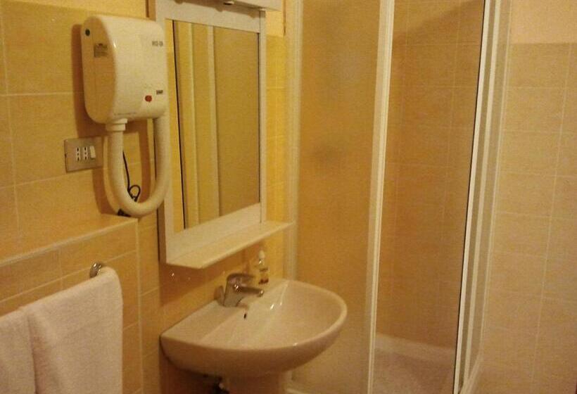 スタンダードトリプルルーム, B&b Il Parco Dei Pini