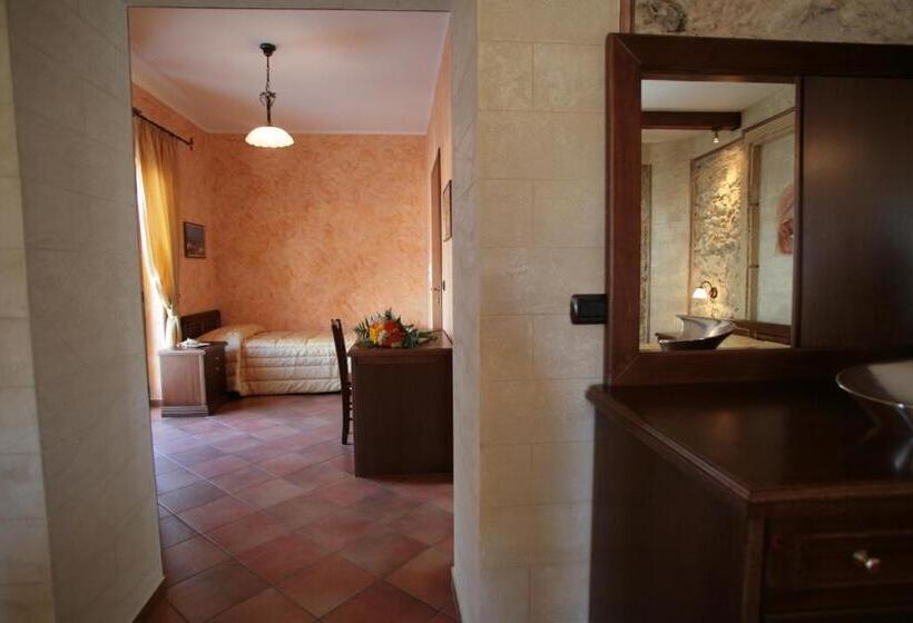 Люкс с Балконом, Luxury Accommodation