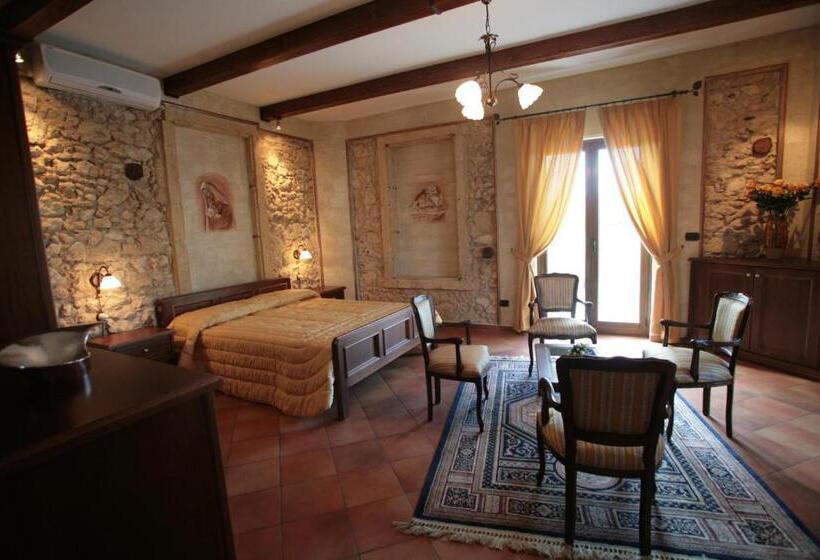 Люкс с Балконом, Luxury Accommodation