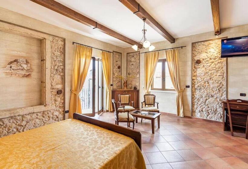 Люкс с Балконом, Luxury Accommodation