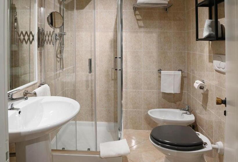 غرفة قياسية ثلاثية ذات اطلالة, Il Ciocco Hotels