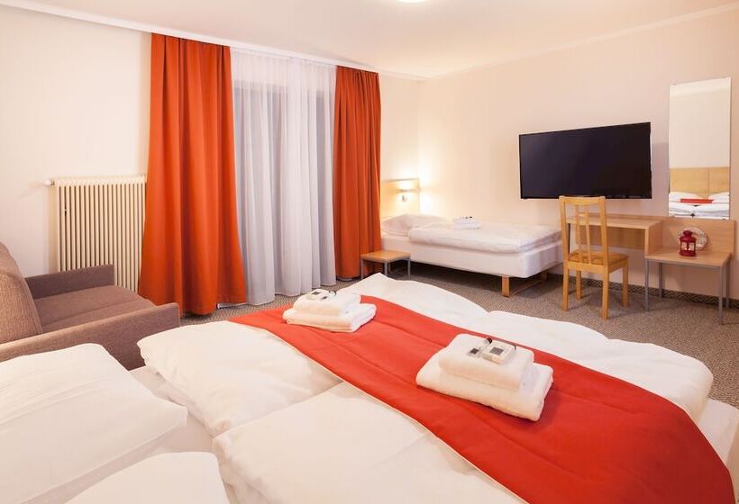 Quarto Triplo Estandar com Sacada, Residence Alpenheart