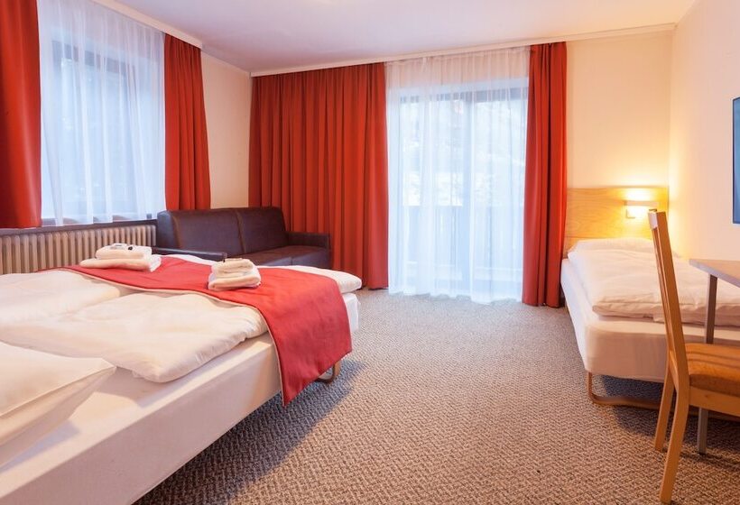 Quarto Triplo Estandar com Sacada, Residence Alpenheart