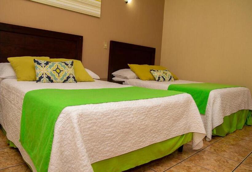 سوییت با استخر, Valle Dorado Resort & Parque Acuático