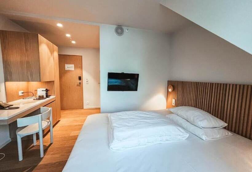 标准单人间, 1904