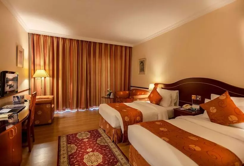 اتاق استاندارد با چشم‌انداز استخر, Golden Tulip Nizwa