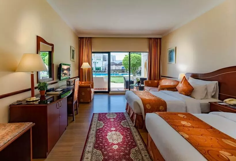 اتاق استاندارد با چشم‌انداز استخر, Golden Tulip Nizwa