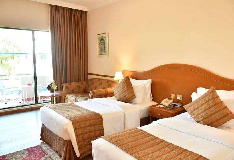 اتاق استاندارد با چشمانداز استخر, Golden Tulip Nizwa