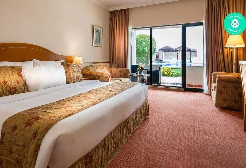 اتاق استاندارد با چشمانداز استخر, Golden Tulip Nizwa