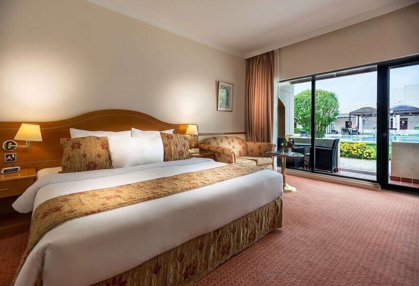 스탠다드 룸 풀장 전망, Golden Tulip Nizwa
