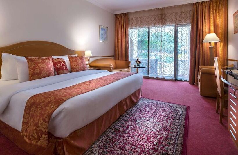 اتاق استاندارد با چشمانداز استخر, Golden Tulip Nizwa