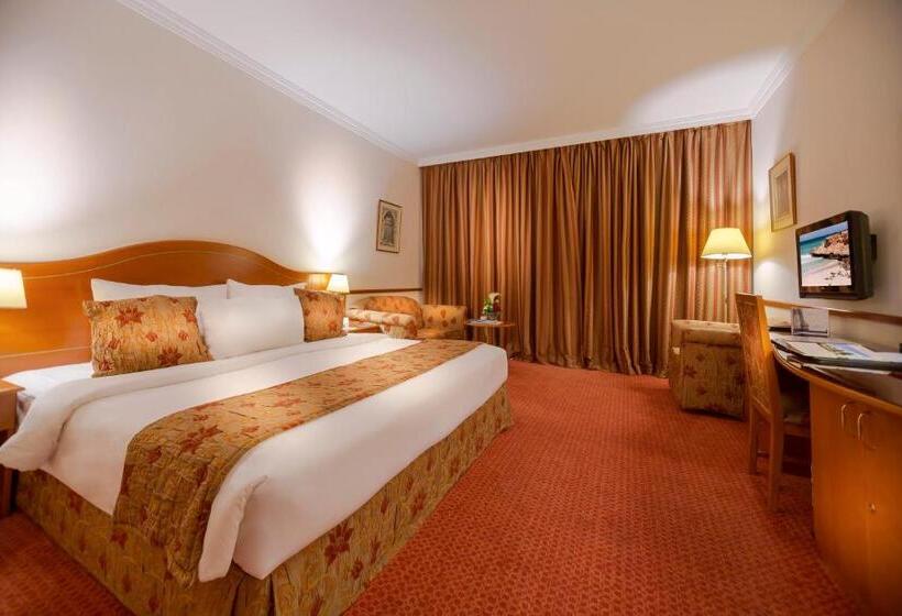 스탠다드 룸 풀장 전망, Golden Tulip Nizwa