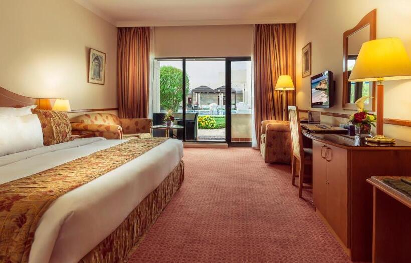 اتاق استاندارد با چشمانداز استخر, Golden Tulip Nizwa