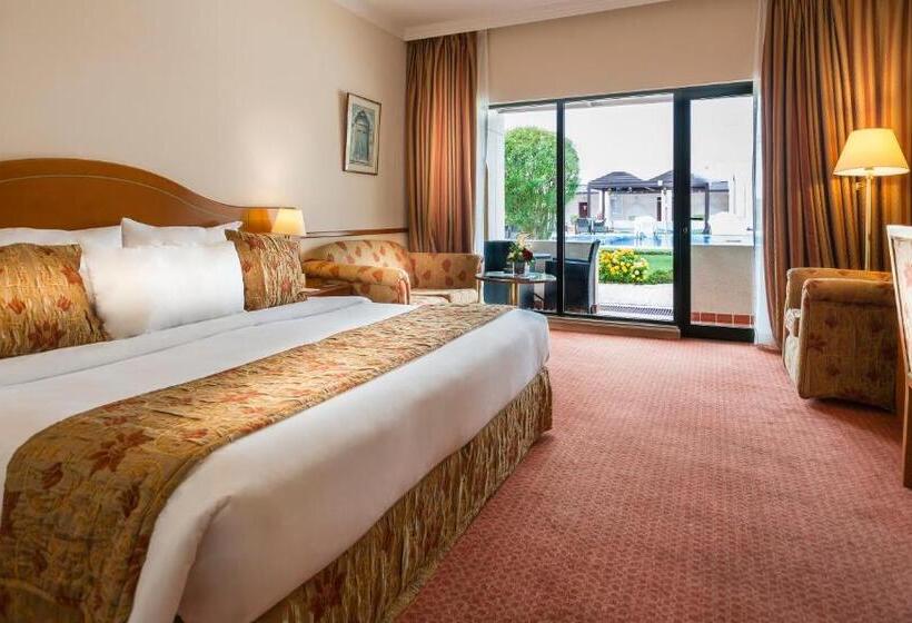 스탠다드 룸 풀장 전망, Golden Tulip Nizwa