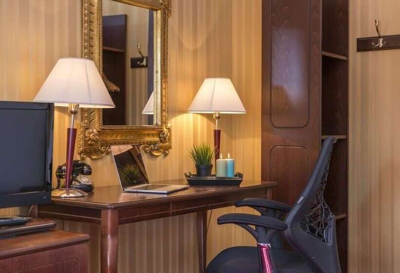 标准三人间, Grand Bar As