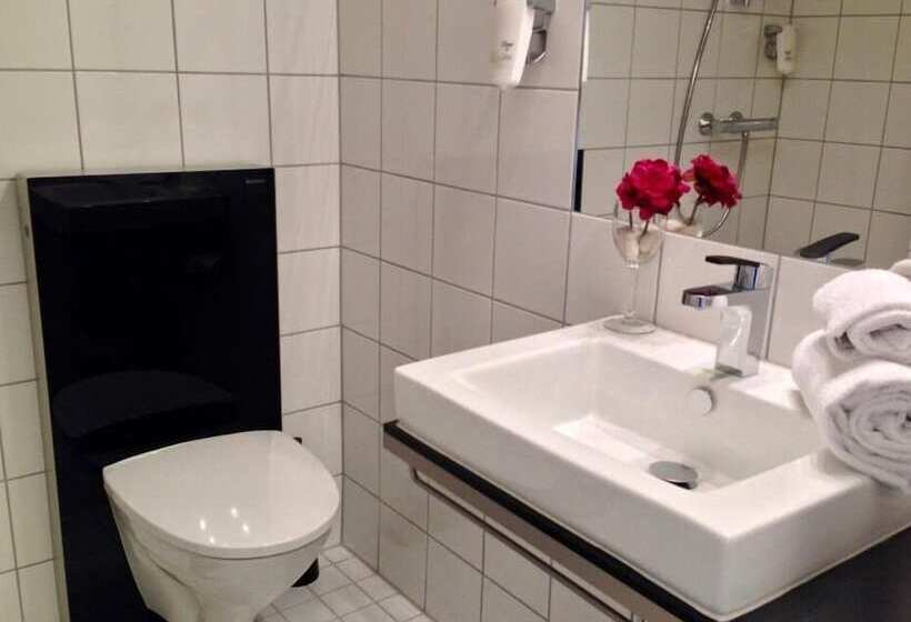 חדר סטנדרט, Reenskaug