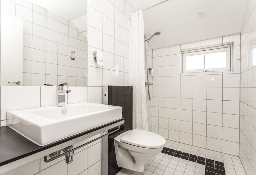 חדר סטנדרט, Reenskaug