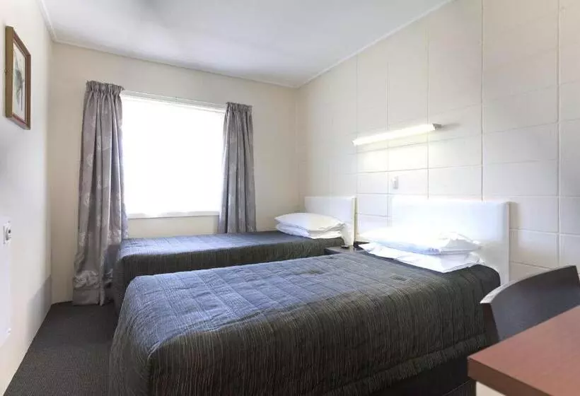 آپارتمان 2 خوابه, Tudor Motor Lodge