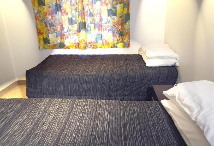 침실 2개 아파트, Tudor Motor Lodge