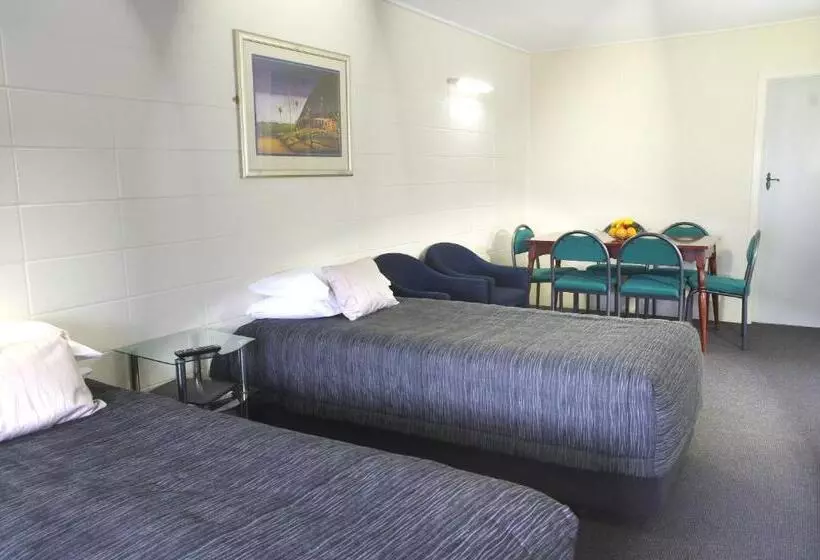 آپارتمان 2 خوابه, Tudor Motor Lodge