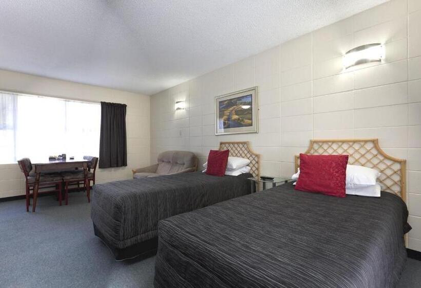 スタンダードスタジオ, Tudor Motor Lodge