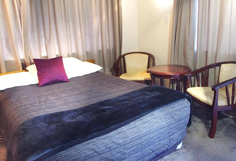 스탠다드 스튜디오, Tudor Motor Lodge