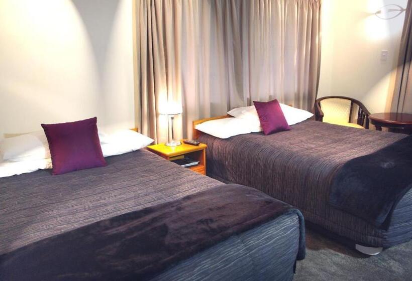 スタンダードスタジオ, Tudor Motor Lodge