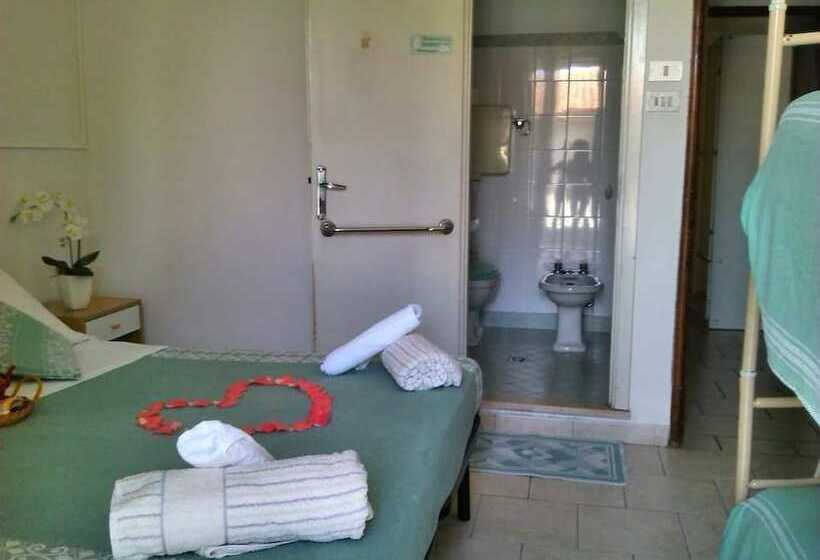 اتاق استاندارد چهارنفره با بالکن, Albergo Maria Gabriella