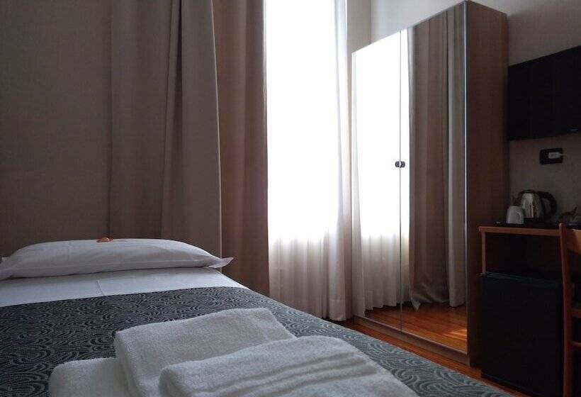 اتاق استاندارد یک نفره, Twenty Nine