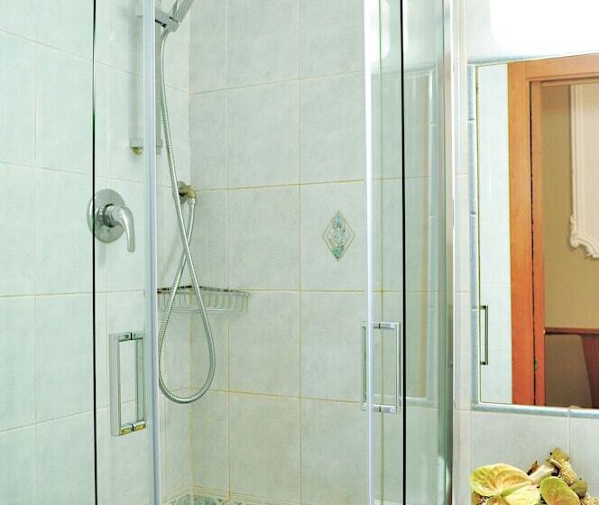 اتاق استاندارد, Twenty Nine