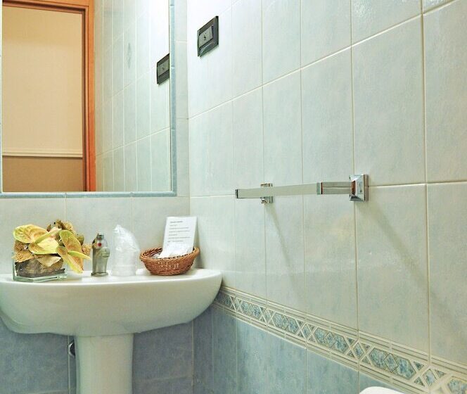 اتاق استاندارد, Twenty Nine