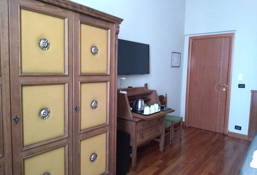 اتاق استاندارد, Twenty Nine