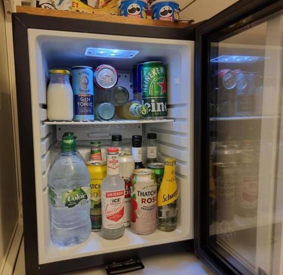 Camera Familiare, Kethla House