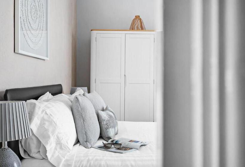 Camera Familiare, Kethla House