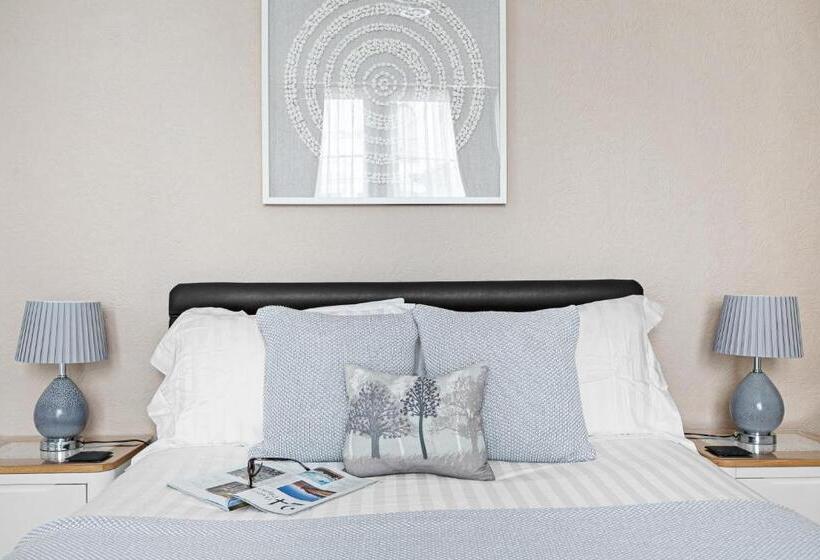 Camera Familiare, Kethla House