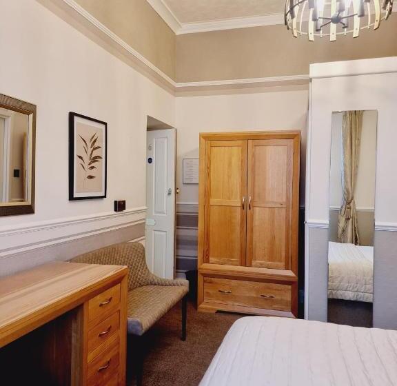 Camera Superiore, Kethla House