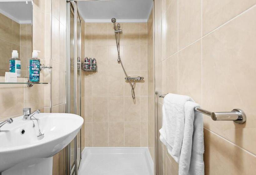 Camera Standard, Kethla House