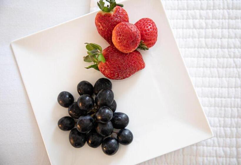 Camera Standard, Kethla House