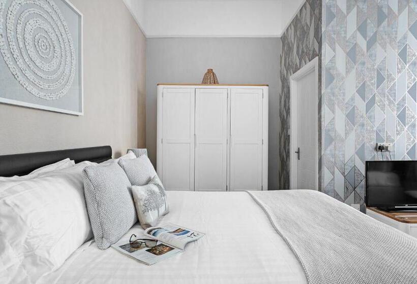 Camera Familiare, Kethla House