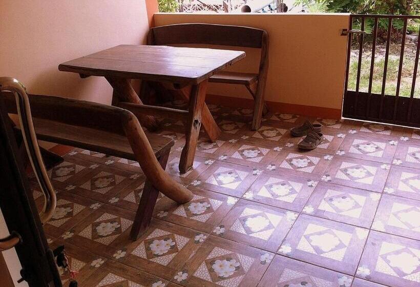 غرفة قياسية, Subsavet Village